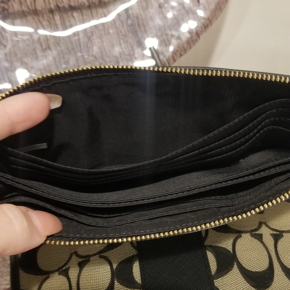 COACH Signature C Zippy Wallet Never Used - Picture 9 of 9